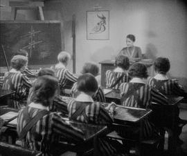 穿制服的女孩 圖3