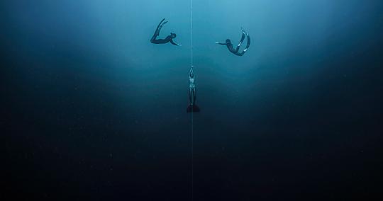 自由潜水最深的记录是多少