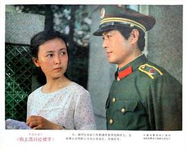 街上流行紅裙子 圖3