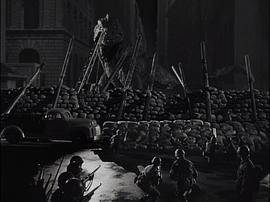 一群怪兽袭击城市的电影 图8