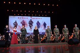中国蓝盔在部队放映 图6