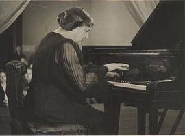 Myra Hess 圖1