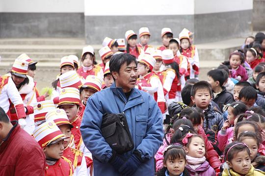 成长路上洒满阳光开头